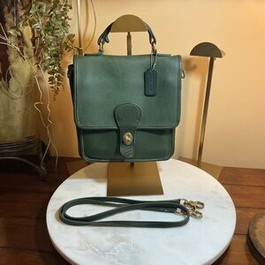 SOLD—-COACH vintage Bottle Green Station Bag